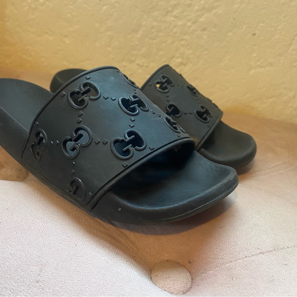 Gucci women’s pursuit GG Slide Sandals - Picture 5 of 7